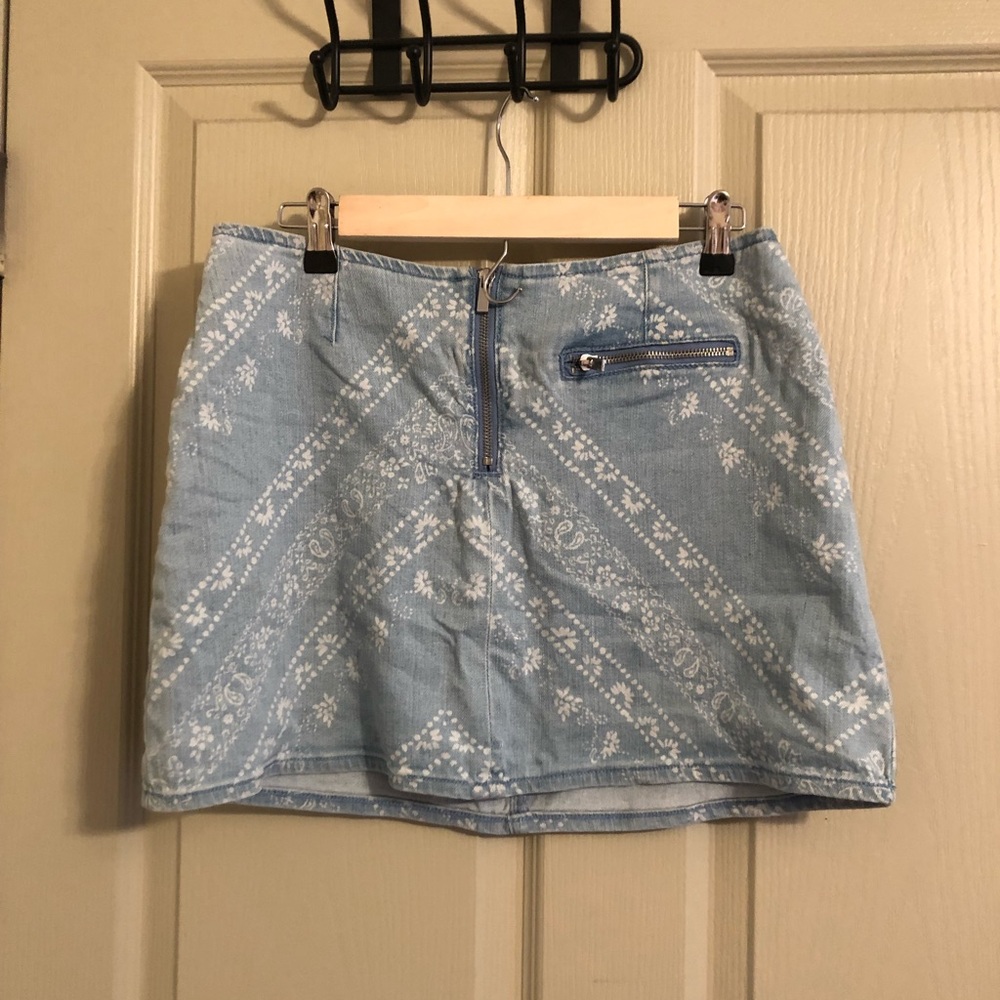 Urban Outfitters patterned denim skirt size 4 - Picture 2 of 2
